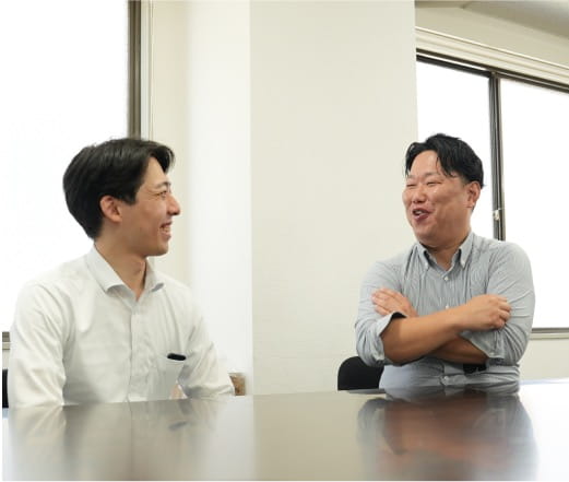 事務作業・情報共有の様子